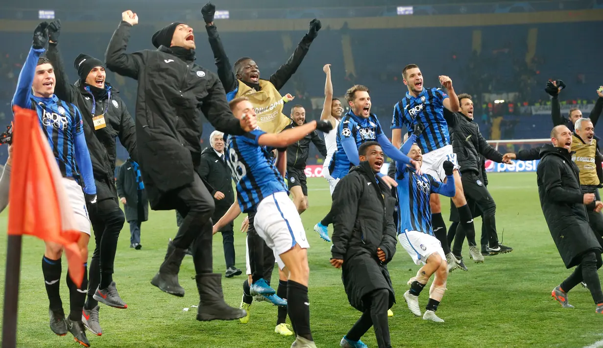 Atalanta ke Liga Champions: Pemain Atalanta merayakan kemenangan mereka atas Shakhtar Donetsk pada pertandingan Grup C Liga Champions di Kharkiv, Ukraina, Rabu (11/12/2019). Atalanta sukses mengukir sejarah untuk pertama kalinya mampu lolos ke babak 16 besar Liga Champions. (AP Photo/Efrem Lukatsky)