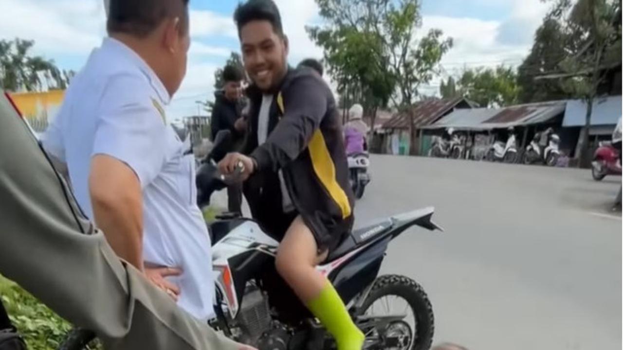 Viral Pungut Duit Rp25 Juta Tercecer di Jalan Tak Diambil Selembar Pun