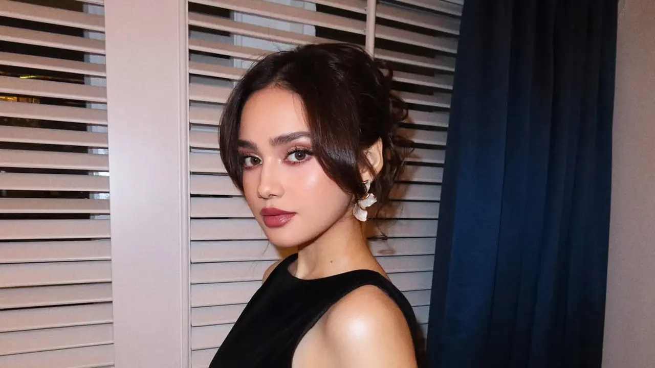 Makeup Bold Syifa Hadju di Pesta Ultah ke-50 Maia Estianty, Tampil Glamor dengan Lipstik Merah Bata