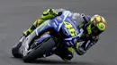 Valentino Rossi sedang latihan bebas pertama di Sirkuit Termas de Río Hondo, Jumat (17/4/2015) malam WIB. (AP Photo/Natacha Pisarenko)