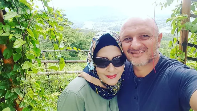 6 Potret Atha Mantan Istri Raul Lemos dan Suaminya, Harmonis