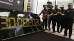 Sekjen PASI, Tigor Tanjung, dan jajaran Maybank saat konfrensi pers lomba lari Maybank Marathon ke-9 di Sentra Senayan, Jakarta, Rabu (5/2). Gelaran Maybank Marathon ke-9 ini diadakan di Bali. (Bola.com/Yoppy Renato)