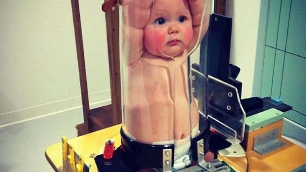 Lucu! Bayi-bayi Menggemaskan Ini jadi Korban Keisengan Orang Tua