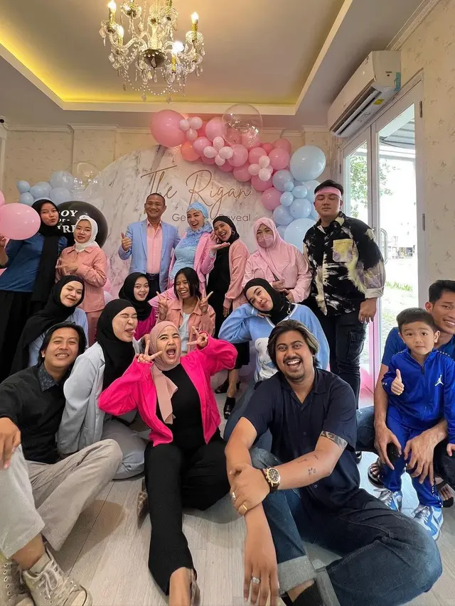 5 Momen Gender Reveal Kehamilan Bella Shofie, Bagi-Bagi Uang 500 Dollar