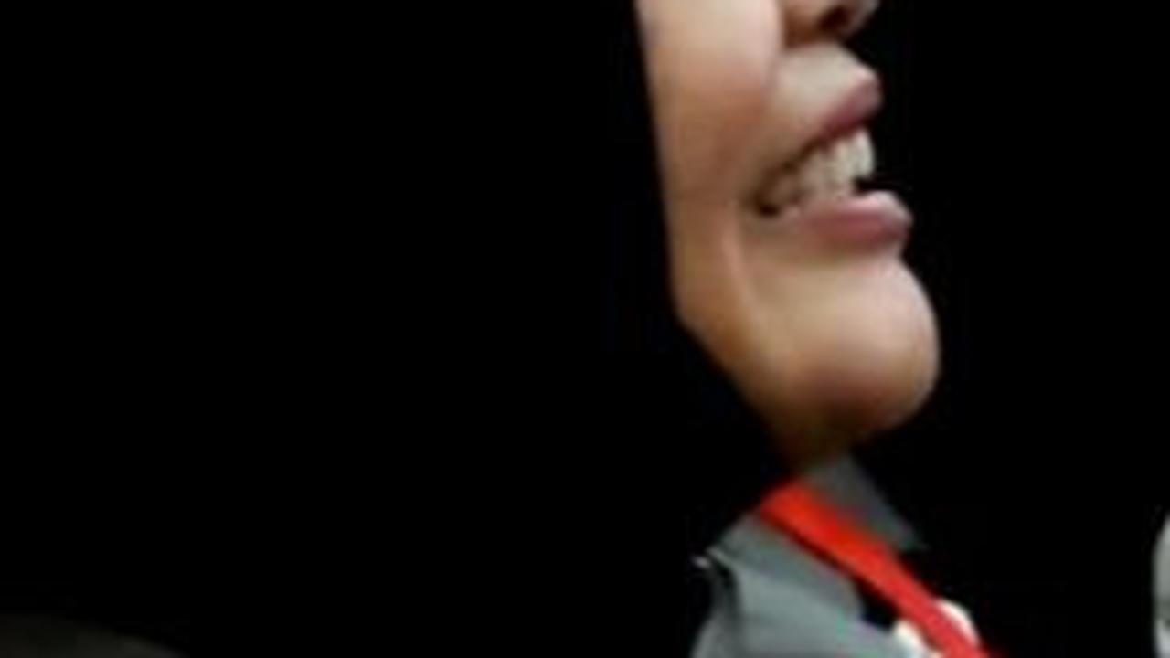 Mengetahui namanya ada di dalam daftar peserta terpilih, wanita ini tampak begitu bahagia. <br>