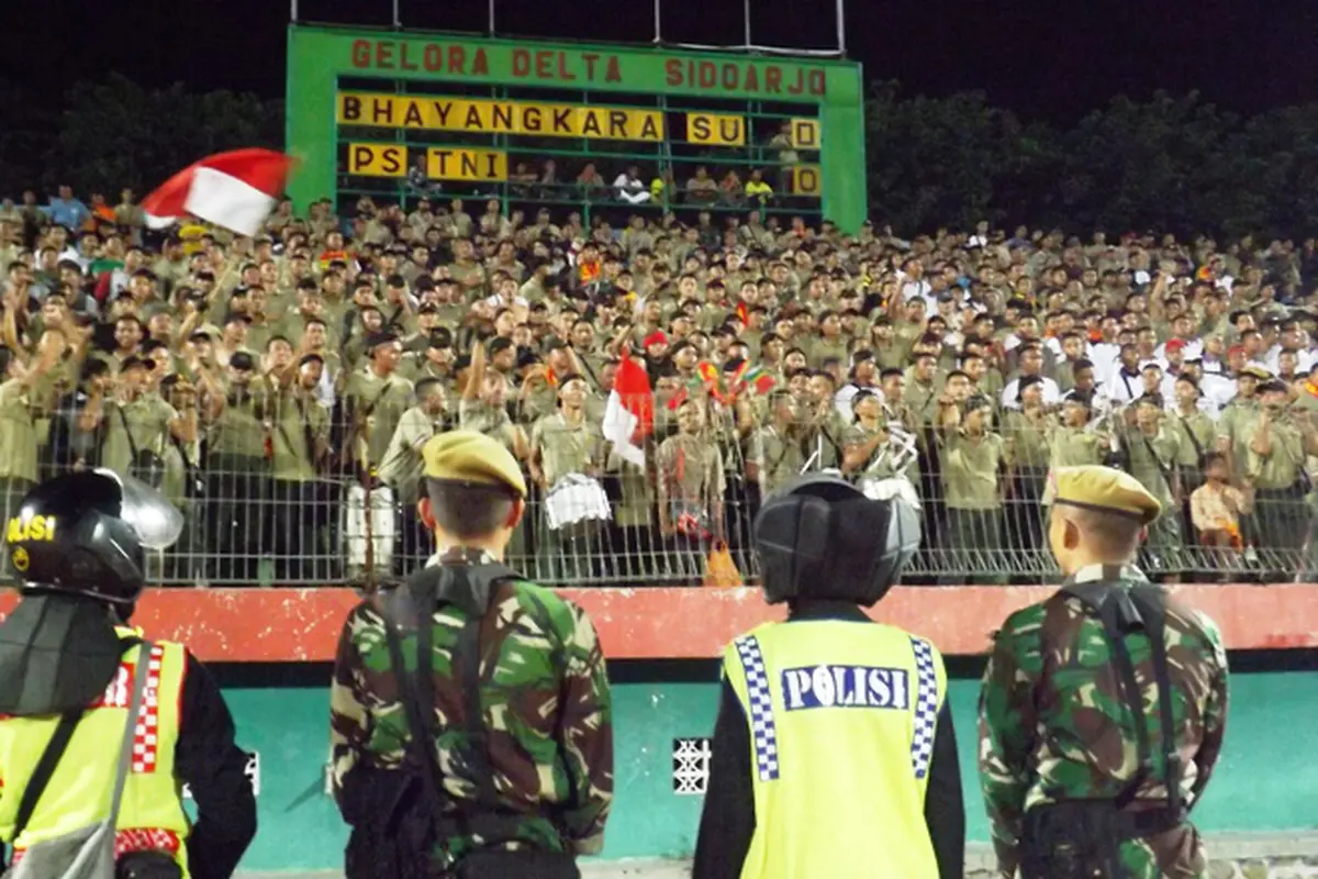 Suporter PS TNI