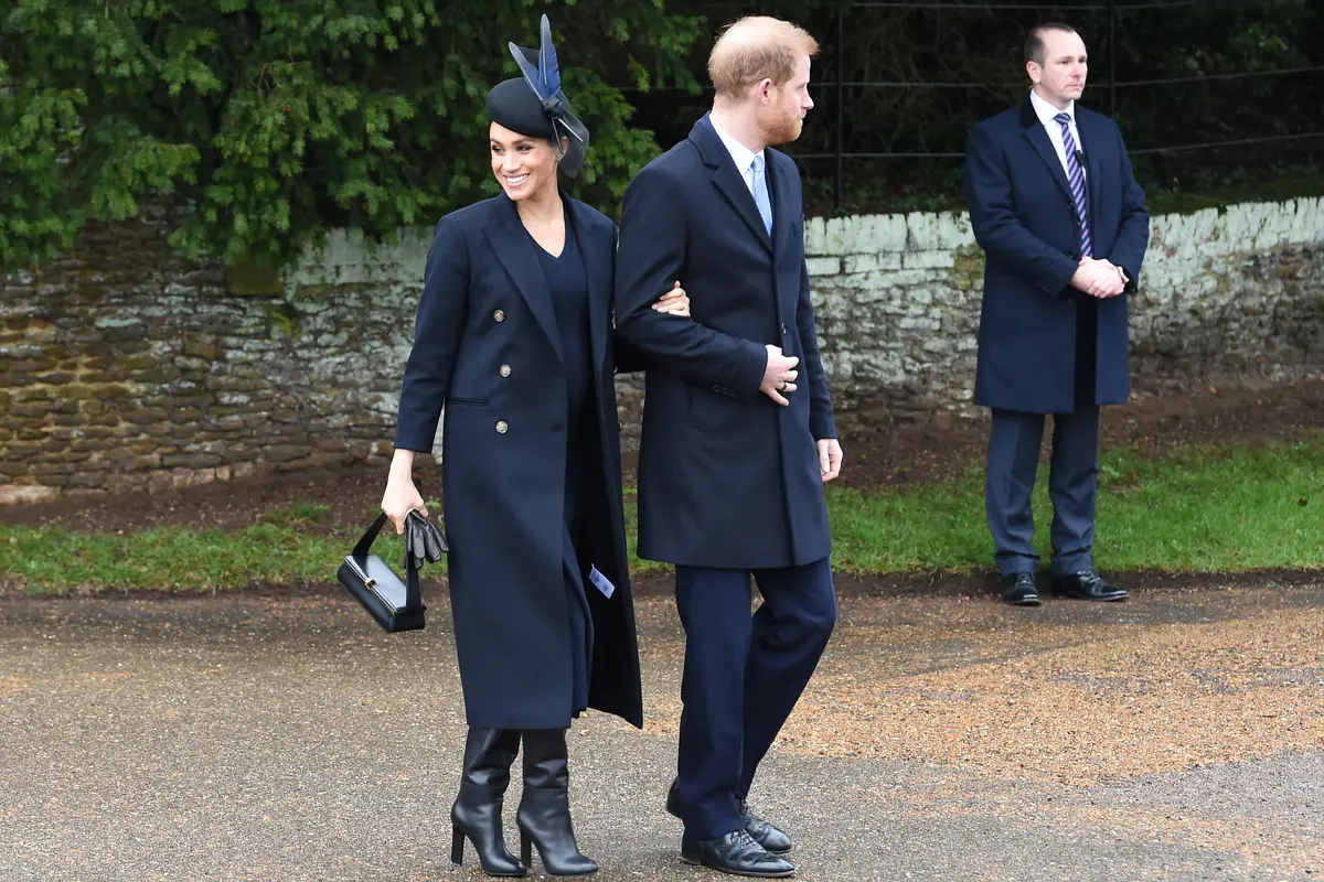 Sempat Ragu, Akhirnya Meghan Markle Pakai Busana Rancangan Victoria Beckham