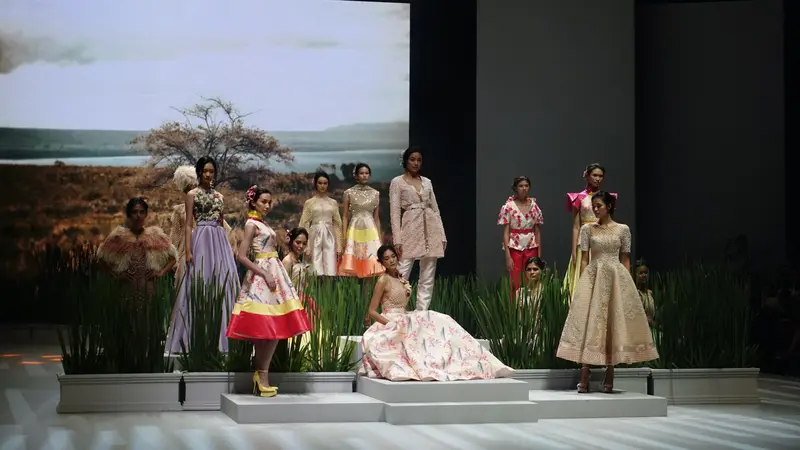 Nirmala, Siluet Feminin dari 16 Busana Ivan Gunawan di IFW 2017