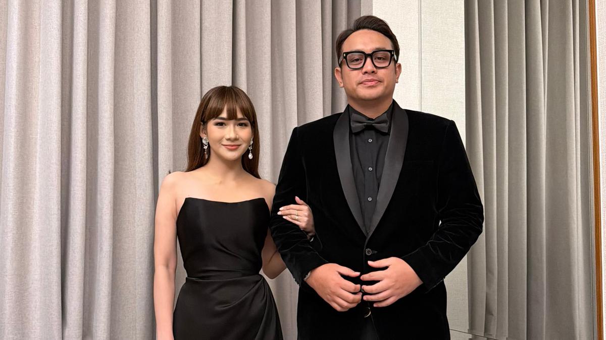 Gilang Dirga Tulis Pesan Bangga untuk Adiezty Fersa Usai Sang Istri Resmi Jadi Sarjana