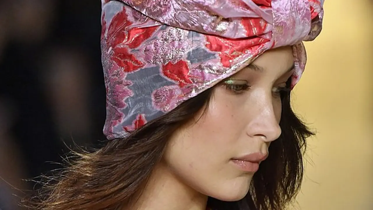 Pat McGrath - Tren Makeup NYWF: Holographic Shadow, No-Makeup (Makeup) Look