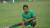 Bek kiri Bhayangkara Surabaya United, sudah pulih dari cedera lutut yang memaksanya absen mengolah si kulit bundar selama satu tahun. (Bola.com/Fahrizal Arnas)