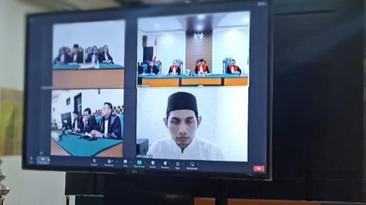 Vonis terhadap Andi lebih rendah dari tuntutan jaksa. JPU Kejari Jombang sebelumnya menuntut terdakwa dengan pidana penjara selama 1 tahun dan 6 bulan.