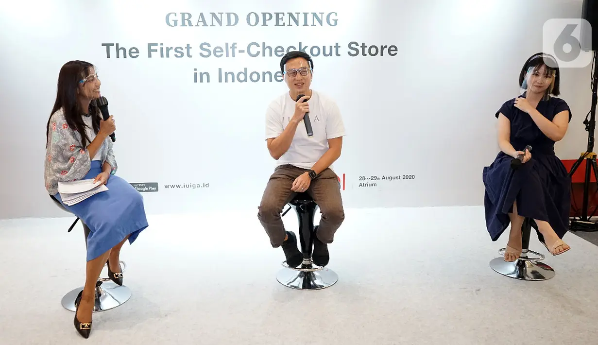 Managing Director IUIGA Indonesia William Firman (tengah), Markering Comnunication Sanie Aulia dan Parenting Maria Karina dalam IUIGA Talk di Mall of Indonesia, Jakarta. Acara yang mengusung tema parenting dan self-care diadakan secara hybrid melalui Instagram Live. (Liputan6.com/Pool)