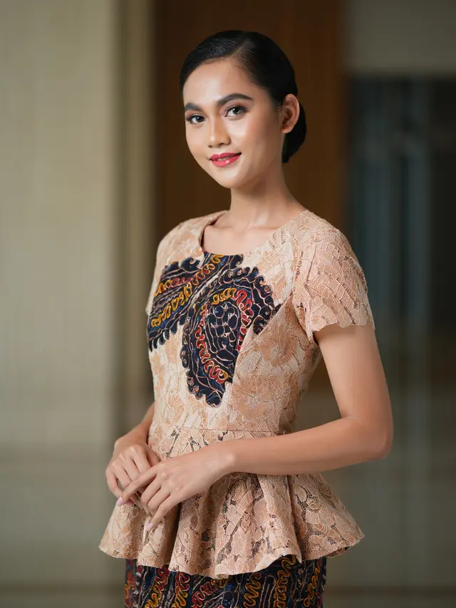 Model Batik Kombinasi Brokat Lengan Pendek Peplum