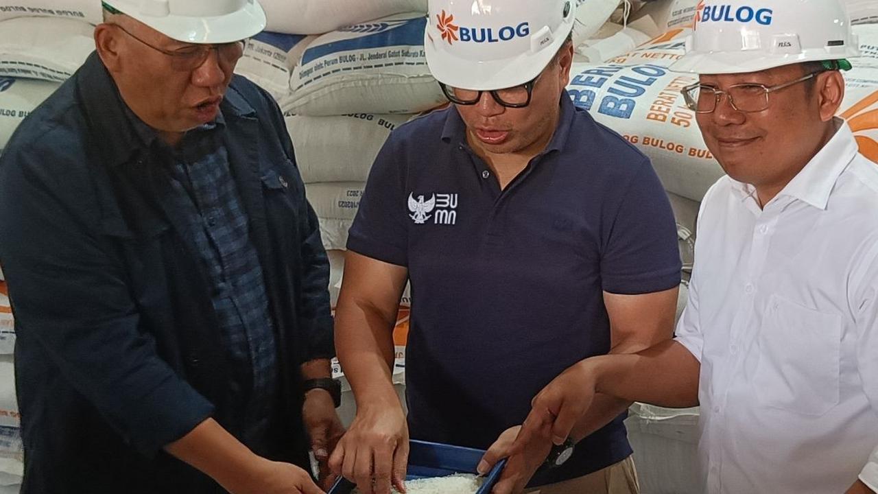 Wamen BUMN hingga Bos Bulog Kunjungi Gudang Beras di Kelapa Gading, Ada Apa?