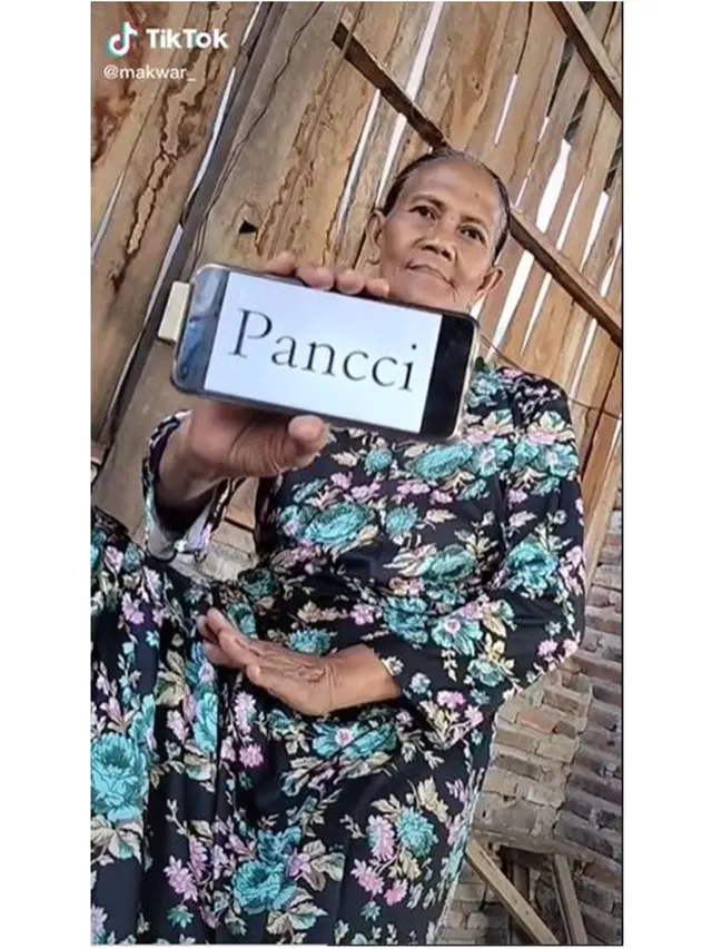 Ibu Ini Ikutan Trend Viral Ganti Pancci Model Challenge, 6 Potretnya Kocak