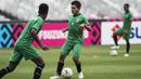 Pemain Timor Leste, Domingos Ramos, mengontrol bola saat latihan di SUGBK, Jakarta, Senin (12/11). Latihan ini persiapan jelang laga Piala AFF 2018 melawan Timnas Indonesia. (Bola.com/Vitalis Yogi Trisna)