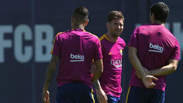 Video persiapan skuat Barcelona jelang final Copa Del Rey melawan juara Europa League, Sevilla yang akan bermain pada Minggu, (22/5/2016)