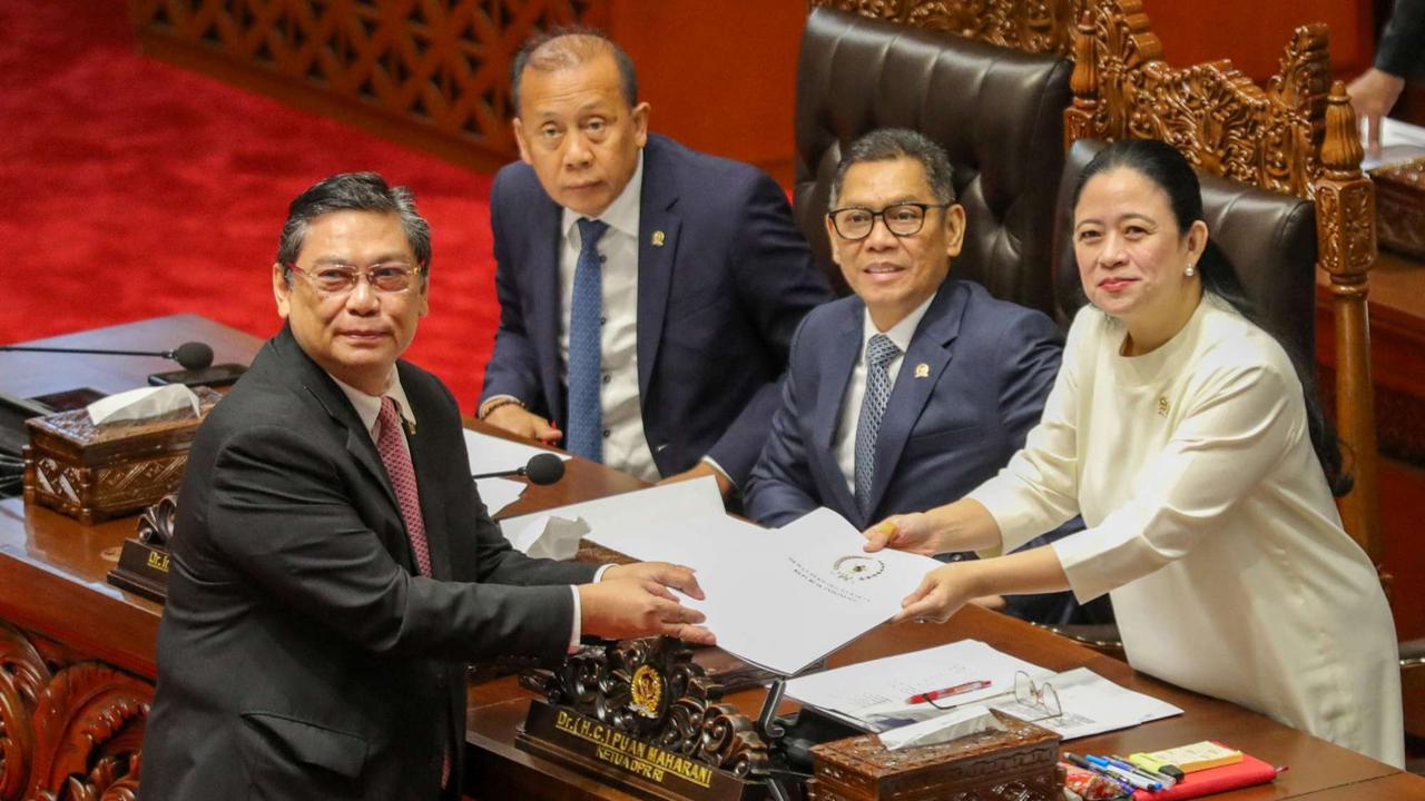 DPR Sahkan UU TNI