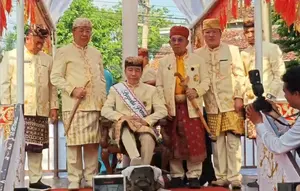 PDIP Respons Jokowi Injak Kepala Kerbau Saat Terima Gelar Adat Lampung