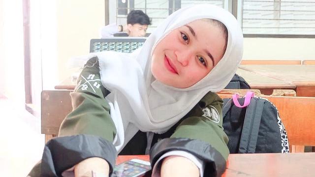 6 Potret Terbaru Cecilia Gina, Putri Limbad yang Kini Berhijab