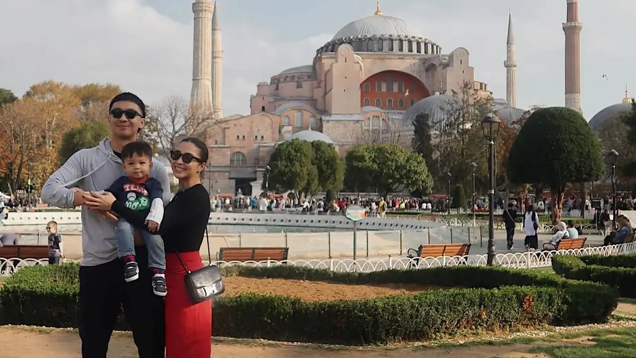 Intip potret outfit traveling dari Nikita Willy.