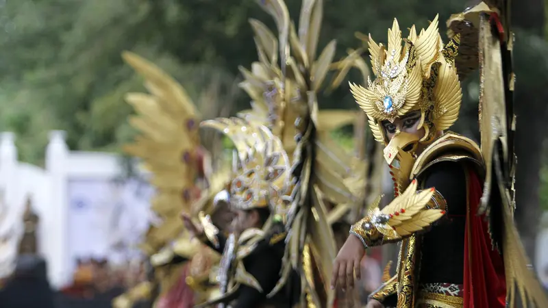 Burung Dara dan Jatayu di Perayaan 1 Dekade Solo Batik Carnival