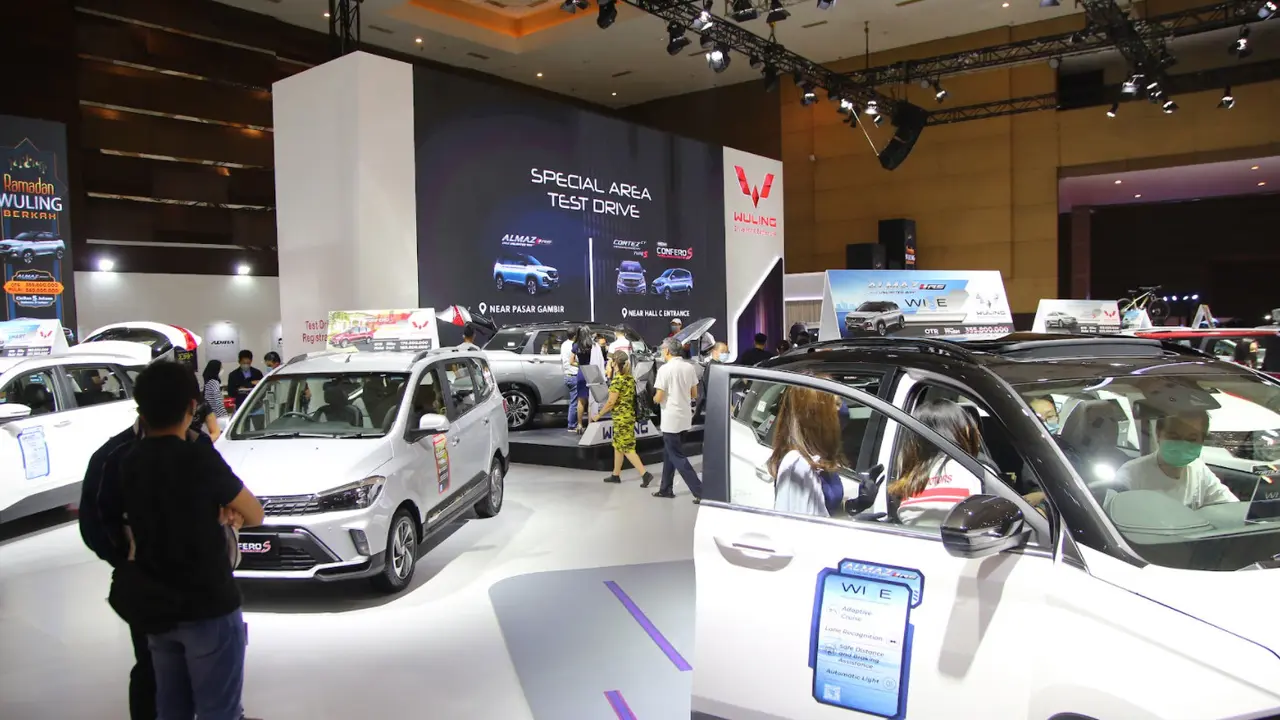 Wuling Almaz RS dipamerkan dalam Indonesia International Motor Show Hybrid 2021. (Xinhua/SAIC-GM Wuling)