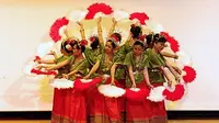 Keluwesan Perempuan Bugis dalam Tari Pakarena
