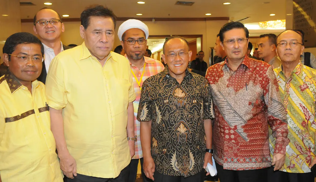 Golkar Kubu Aburizal Bakrie tidak terima keputusan Menkumham Yasonna Laoly yang mengesahkan Golkar kubu Agung Laksono, Jakarta, Selasa (10/3/2015). Ical berencana menggugat ke PTUN. (Liputan6.com/Herman Zakharia)