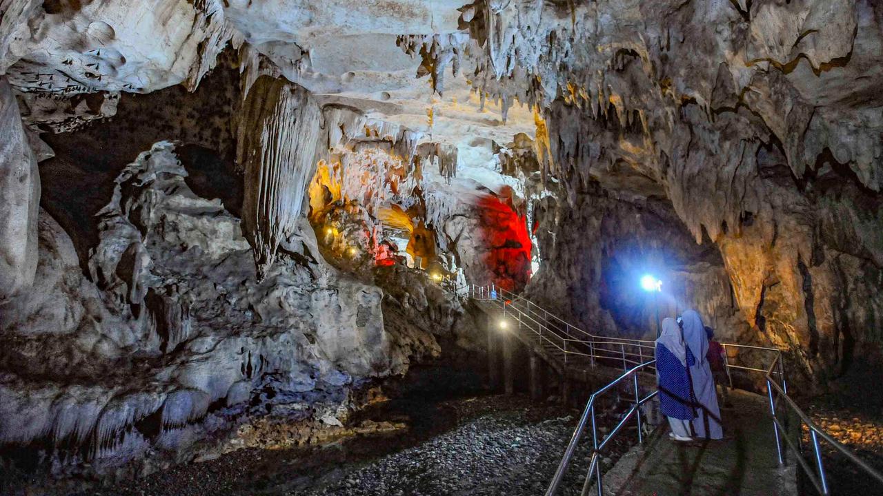 FOTO: Pesona Stalaktit dan Stalagmit Goa Lowo, Keajaiban Alam Trenggalek