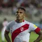 Peru, Denmark, dan Prancis mendesak FIFA untuk memberikan sanksi larangan tampil di Piala Dunia untuk kapten Timnas Peru, Paolo Guerrero, yang positif menggunakan narkoba. (AFP/Ernesto Benavides)