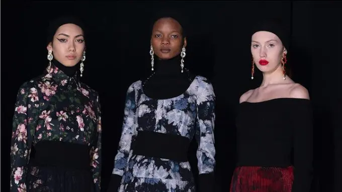 Berikut ini 5 tampilan makeup dan gaya rambut terbaik di London Fashion Week Fall 2021.