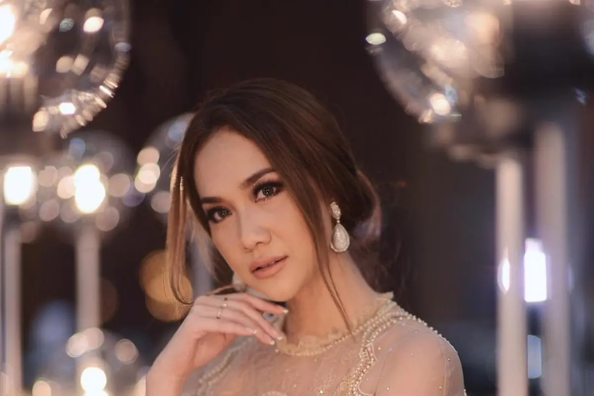 Tiru Makeup Bunga Citra Lestari Untuk Idul Fitri