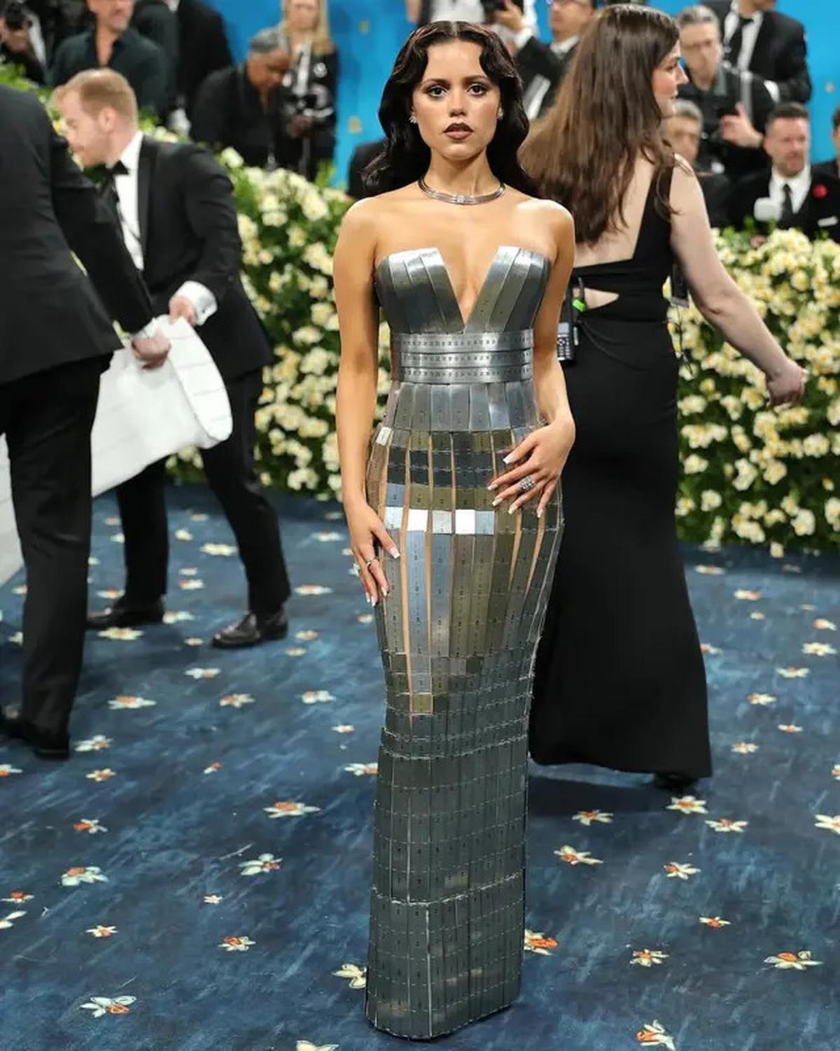 6 Gaya Memukau Artis yang Comeback di Met Gala 2025, Ada Rose BLACKPINK, hingga Rihanna