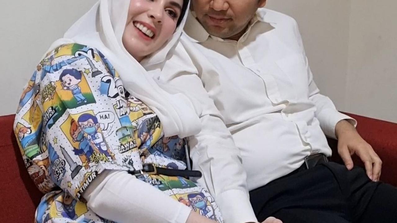 Kemesraan Arumi Bachsin Dukung Emil Dardak di Pilkada Jatim 2024, Gemas Bikin Iri