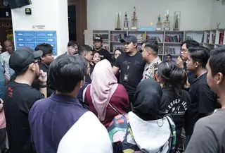 Pemiik WO dibawa ke polisi. (Antara)