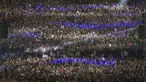 Ribuan suporter Prancis merayakan kemenangan timnya atas Jerman pada semifinal piala Eropa 2016 di Areal fan zone Champ de Mars, Paris, (7/7/2016). (AFP/Geoffroy Van Der Hasselt)