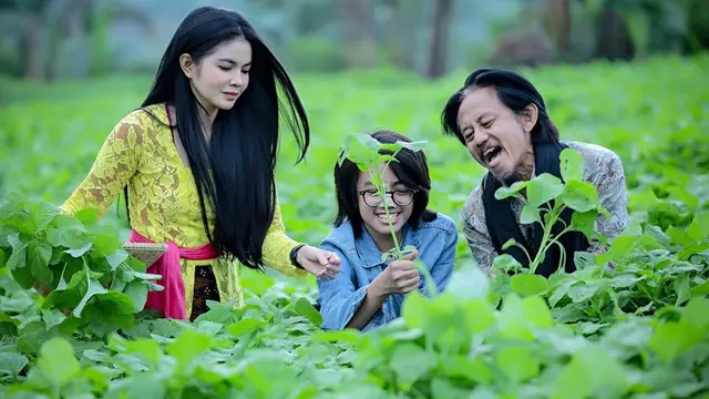 PPotret Keharmonisan Epy Kusnandar Bersama Istri dan Anak
