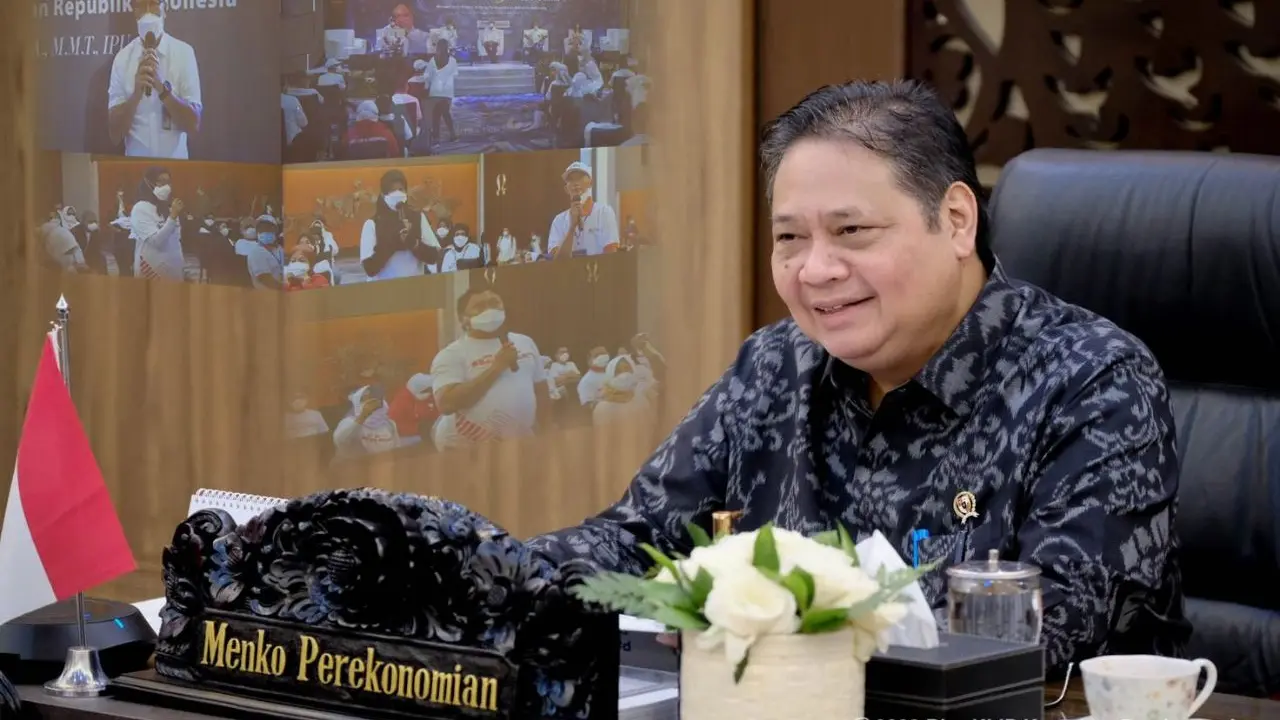 Menteri Koordinator Bidang Perekonomian Airlangga Hartarto mengadakan dialog secara virtual dengan para pelaku UMKM di Kota Bandung, Jawa Barat, Selasa (15/3/2022). (Dok Kemenko Perekonomian)