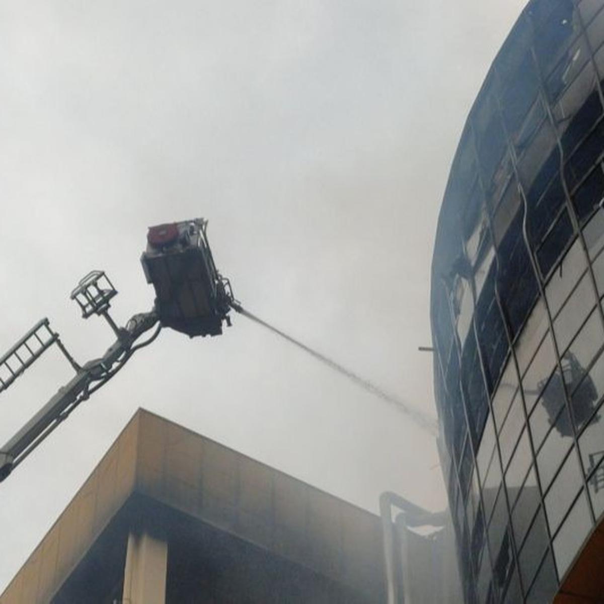 Kebakaran Glodok Plaza: Bukan Ledakan, Melainkan Reruntuhan Bangunan