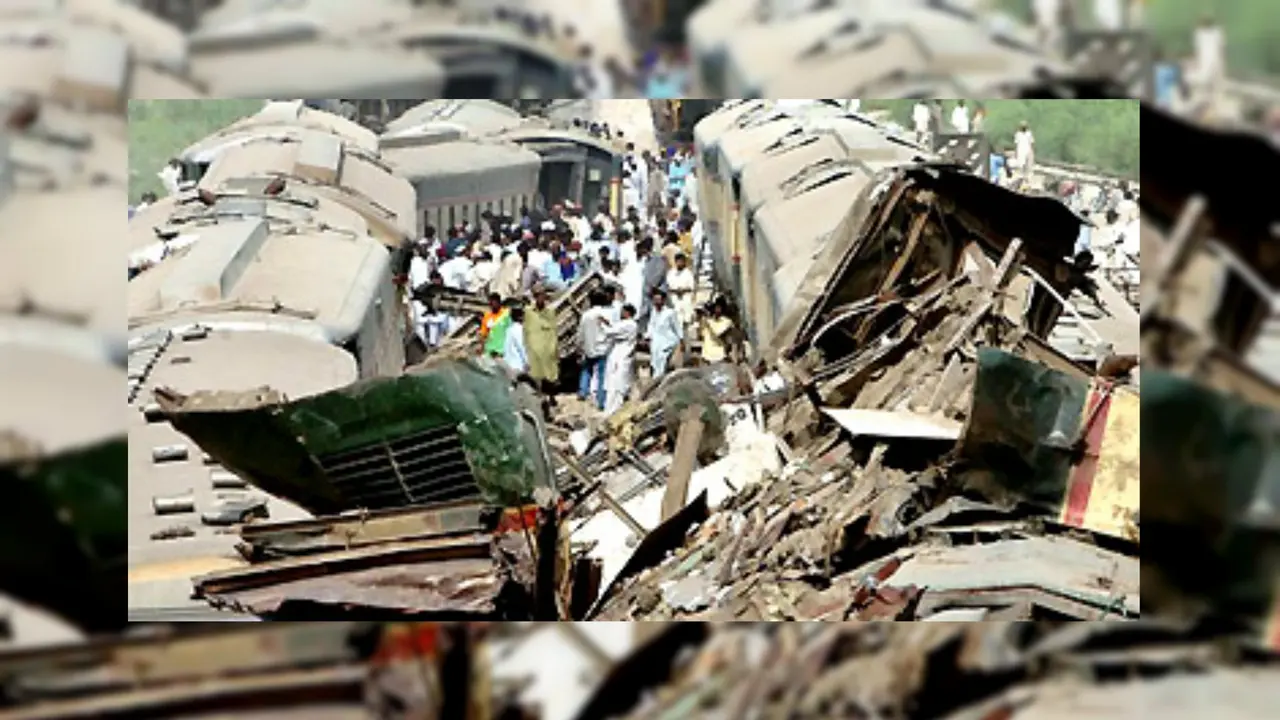 Kereta Tergelincir di Pakistan, 11 Orang Tewas 