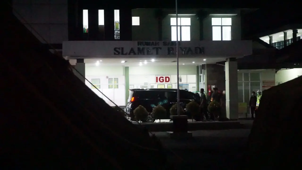 Ibunda Meninggal, Jokowi Langsung Menuju Ruang IGD RS Slamet Riyadi
