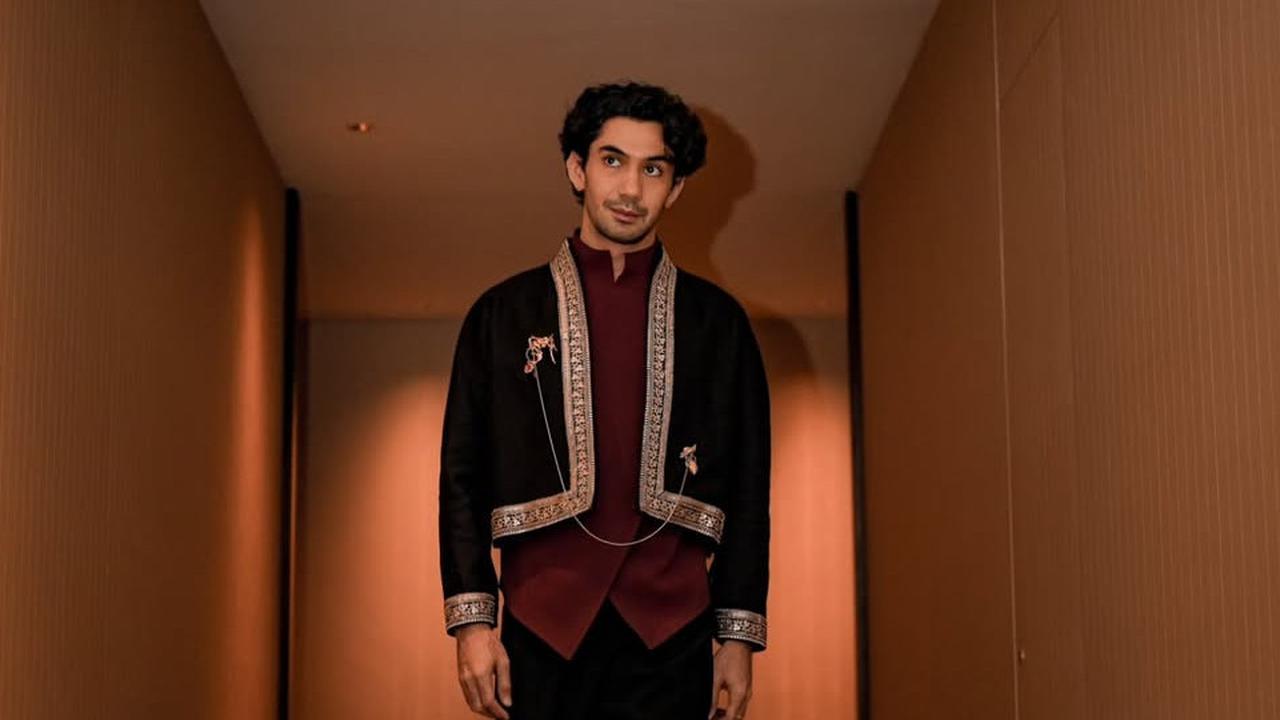 Rayakan Ulang Tahun, Reza Rahadian Tulis Pesan Menyentuh untuk Orang-Orang Spesial