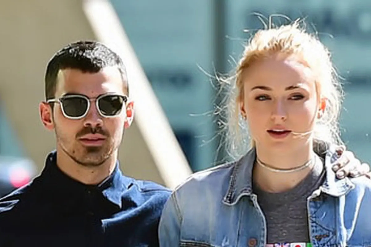 [Bintang] Joe Jonas dan  Sophie Turner