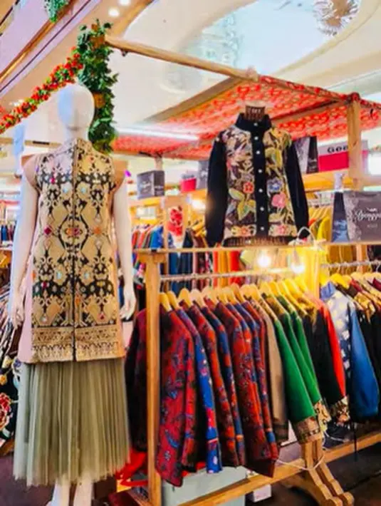  instagram.com/djenggala.batik)