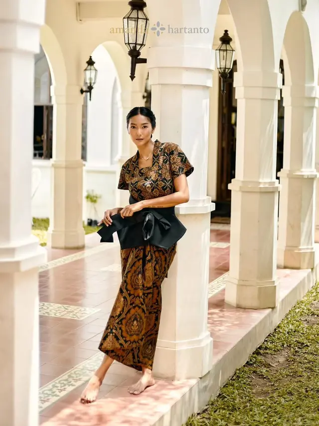 6 Inspirasi Kebaya dari Kain Batik, Kekinian Buat Sehari-hari
