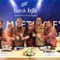 Direktur Utama Bank Bjb Yuddi Renaldi (ketiga kiri) bersama jajaran Direktur bank bjb lainnya saat acara Analyst Meeting Full Year 2019 bank bjb di The Ritz Carlton Pacific Palace, Jakarta, Jumat (28/2/2020).