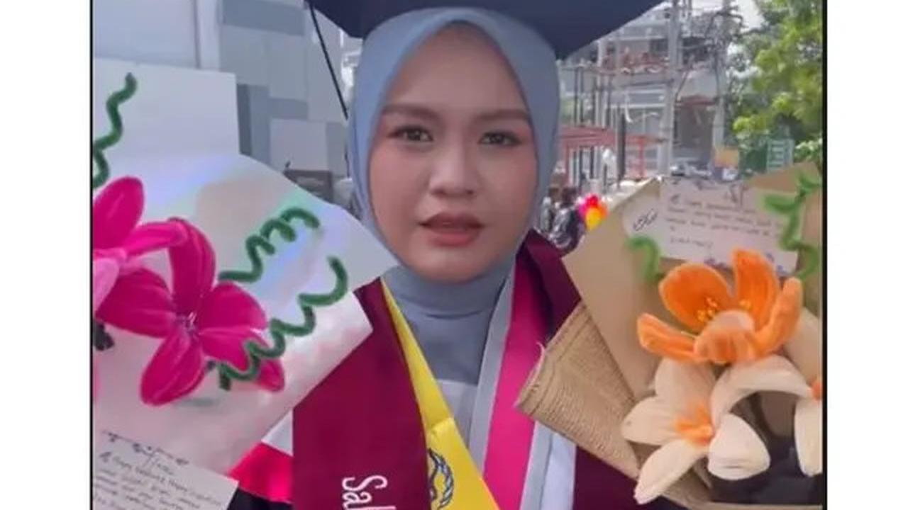 6 Potret Wisuda Salma Salsabil dari ISI Jogja, Raih Gelar Sarjana Terapan Seni
