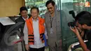 Walikota Bandung Dada Rosada, tersangka kasus suap kepada Hakim Setyabudi enggan berkomentar usai menjalani pemeriksaan lanjutan di Gedung KPK (Liputan6.com/Helmi Fithriansyah)